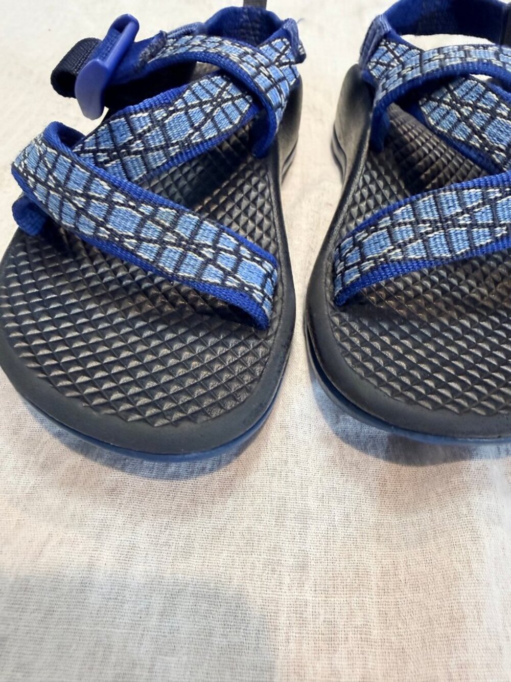 Chaco Boys Blue Patterned Strap Sandals Size 11
